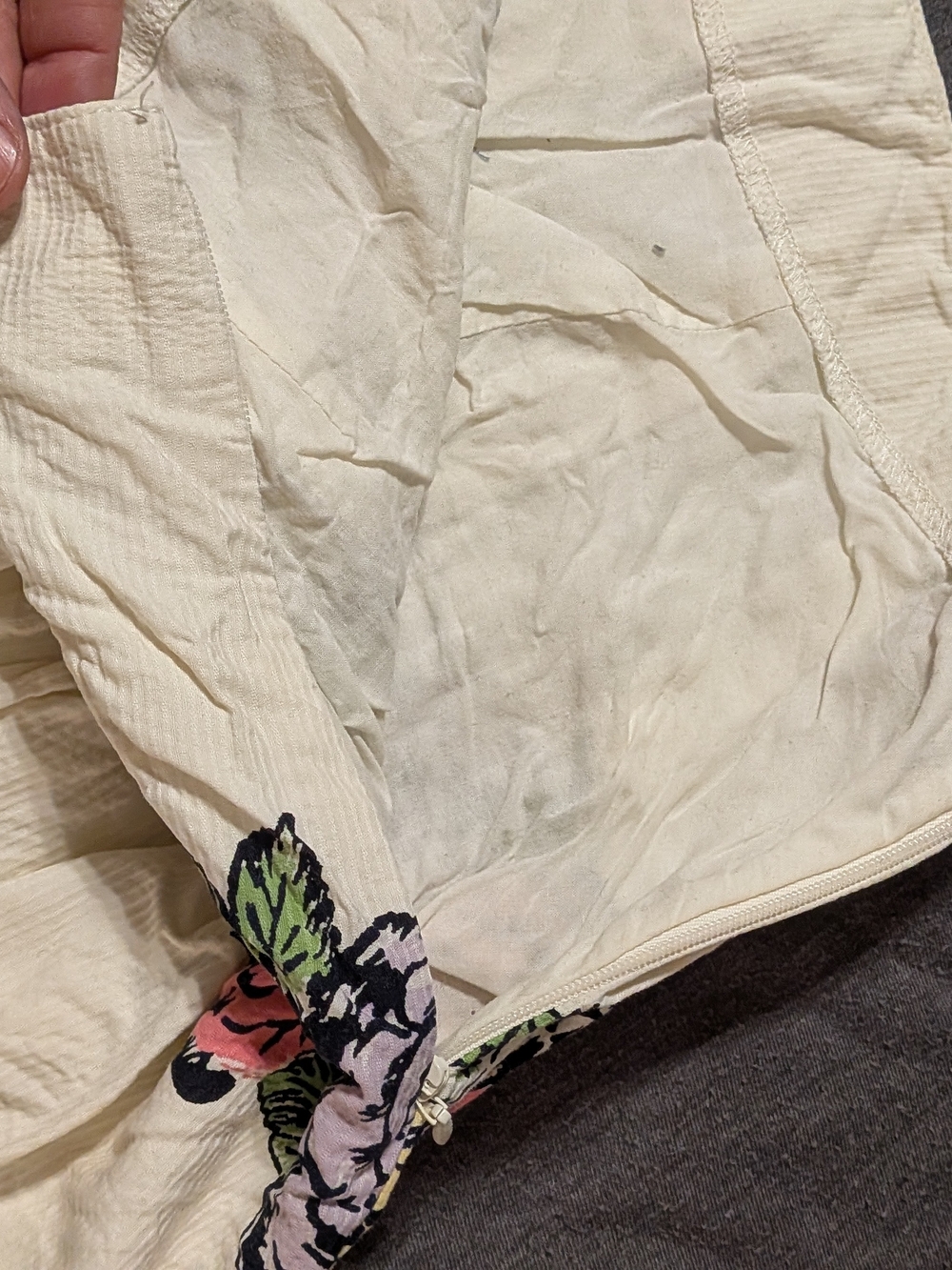 LOFT Cream Roses Women's Skirt - Picture 3 of 5